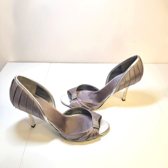 NINE WEST  SILVER Heels  SIZE 8 Satin  Stiletto - Picture 3 of 11